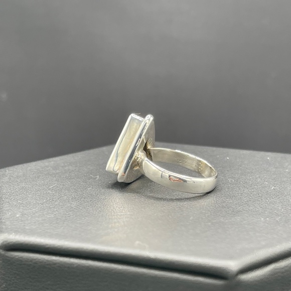 Natural Labradorite Trillion Cut Sterling Silver Ring (Size 8) - Picture 7 of 7